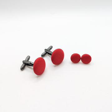 Rdeči manšetni gumbi premera 1,6cm in ženski uhani iz iste tkanine premera 1,05cm. Odlična ideja za poročno darilo, darilo za par ali božično darilo. 